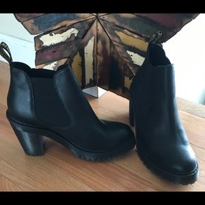 Dr Martens Hurston Heeled Chelsea Boots